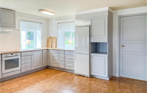 Koppang House | Lovely Home In Koppang With Kitchen