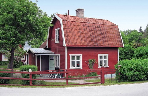 Kappelshamn House | Lovely home in Lärbro with kitchen
