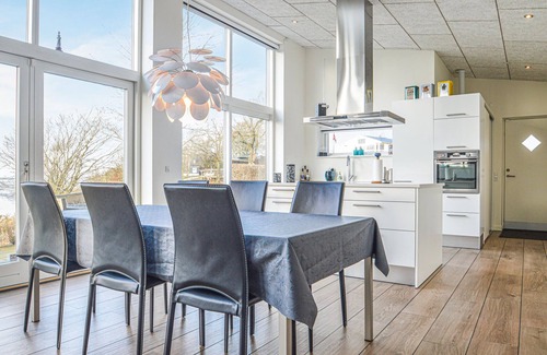 Hjarbæk House | Lovely home in Løgstrup with house sea view