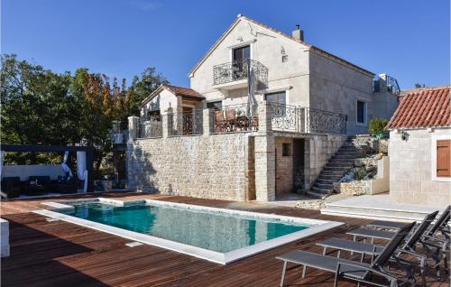 Trilj House | Lovely Home In Lovrec With Kitchen