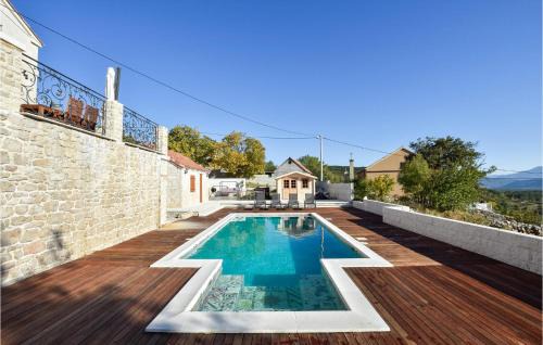 Trilj House | Lovely Home In Lovrec With Kitchen