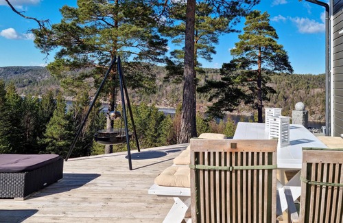 Risor House | Lovely home in Risør with sauna