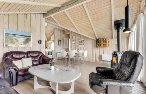 Romo House | Lovely home in Rømø with kitchen