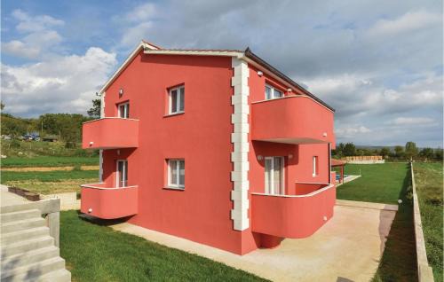 Hrvace House | Lovely Home In Rumin With Kitchen
