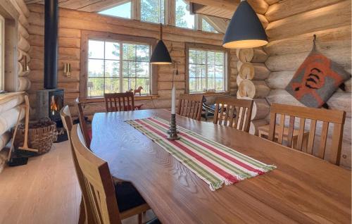 Fjatervalen House | Lovely Home In Särna With Sauna