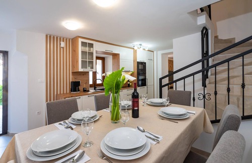 Posedarje House | Lovely home in Slivnica with WiFi