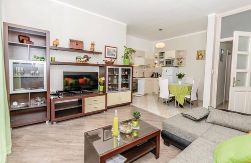 Zupa dubrovacka House | Lovely home in Srebreno with kitchen