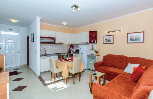 Zupa dubrovacka House | Lovely home in Srebreno with kitchen