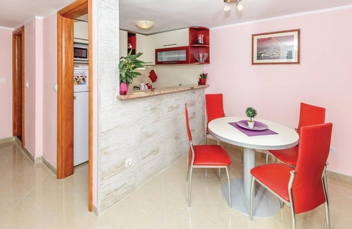 Zupa dubrovacka House | Lovely home in Srebreno with kitchen