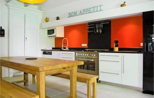 Saint-Aubin-de-Cadelech House | Lovely Home In St Aubin De Cadelech