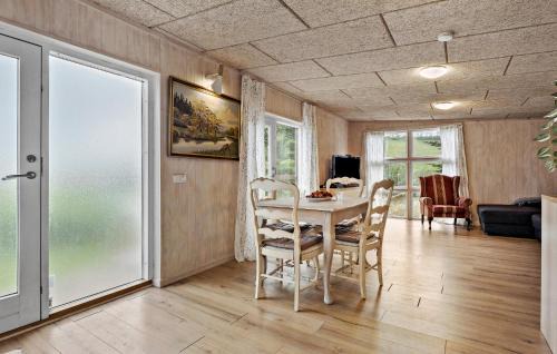 Ugerlse House | Lovely Home In Ugerløse With Kitchen