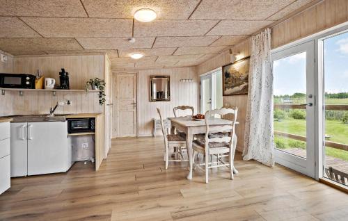Ugerlse House | Lovely Home In Ugerløse With Kitchen
