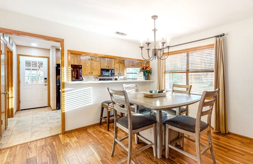 Fredericksburg House | Lovely home near downtown with bikes, firepit & washer/dryer