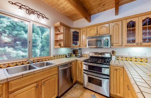 Crestline House | Lovely home on half-acre forest with spectacular mountain views - dog-friendly