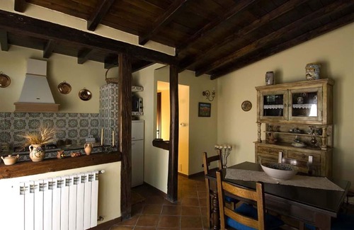 Collesano Villa | Lovely apartment in villa with pool, WIFI, A/C, TV, terrace and panoramic view, close to Cefalù
