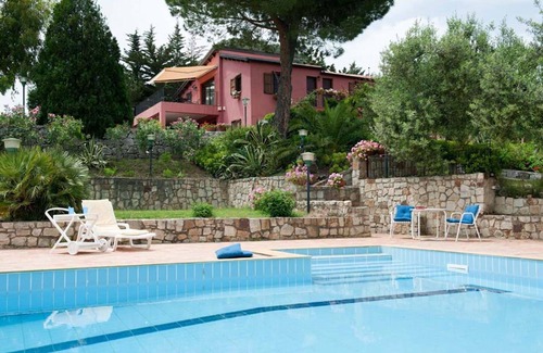 Collesano Villa | Lovely apartment in villa with pool, WIFI, A/C, TV, terrace and panoramic view, close to Cefalù