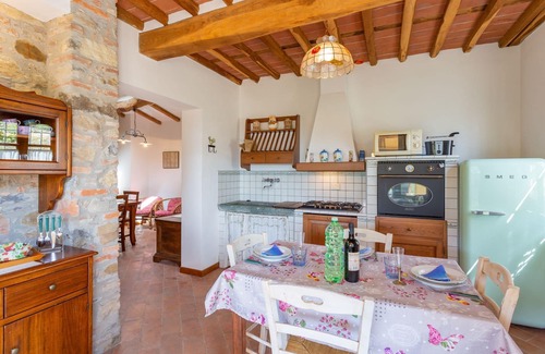 Mastiano Villa | Lovely apartment in villa with WIFI, pool, TV, patio, pets allowed, panoramic view, close to Lucca