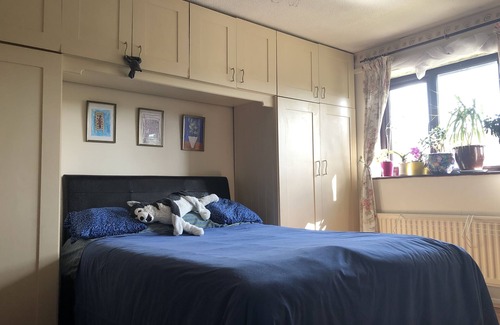 Cray Valley East House | Lovely large house in town