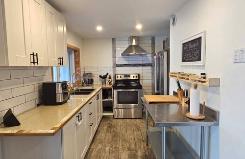 Laval-des-Rapides Apartment | Lovely loft on the water, with free parking. Pet-Friendly!