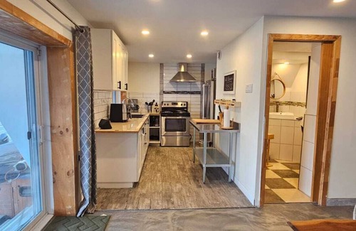 Laval-des-Rapides Apartment | Lovely loft on the water, with free parking. Pet-Friendly!