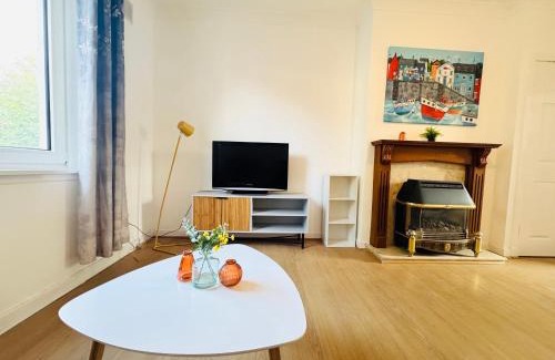 Ellemford Apartment | Lovely Maindoor flat at Murrayfield with Gardens