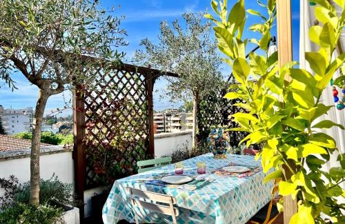 Monteverde Nuovo Apartment | Lovely mid-century apartment with stunning terrace