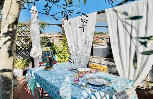 Monteverde Nuovo Apartment | Lovely mid-century apartment with stunning terrace