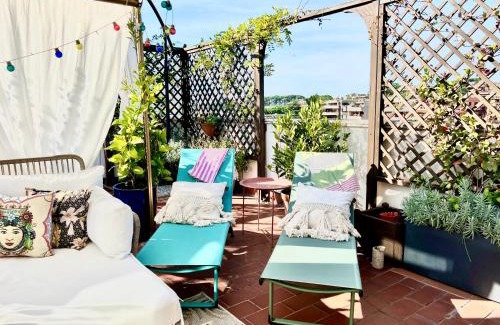 Monteverde Nuovo Apartment | Lovely mid-century apartment with stunning terrace