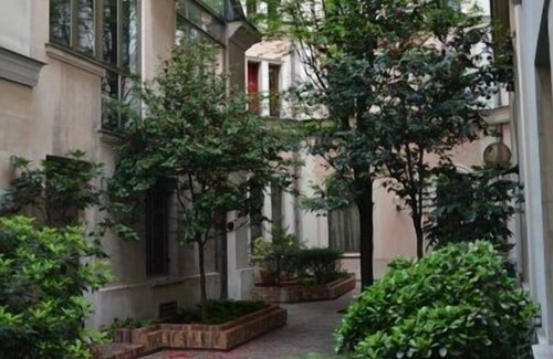 Champs-Elysees Apartment | Lovely Modern Apartment - Walk to Champs Elysées - Best Area!