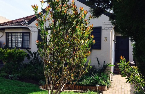 Claremont House | Lovely Quaint Home with Large Outside Entertainment Area
