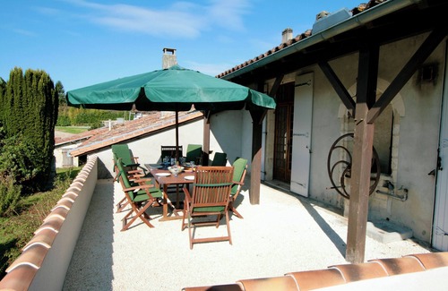 Saint-Maigrin House | Lovely relaxing Charente Maritime family holiday home, heated pool, dog friendly