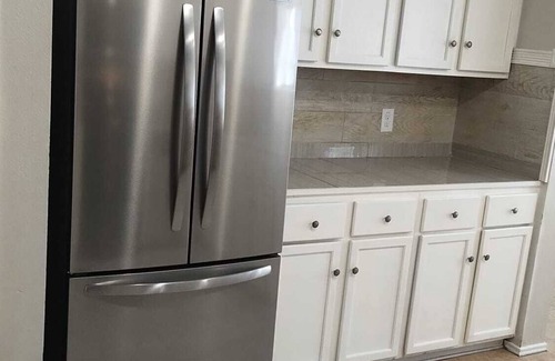Houston House | Lovely Renovated 4 Bedroom home with easy highway access and optional Gym Access