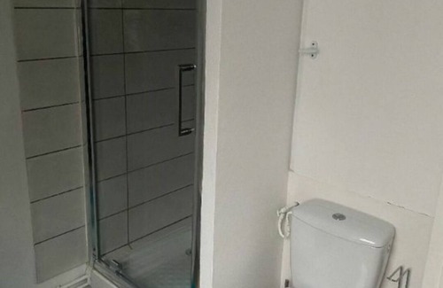 Le Home Apartment | Lovely seaside studio with swimming pool and tennis court.