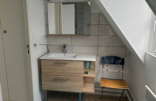 Le Home Apartment | Lovely seaside studio with swimming pool and tennis court.