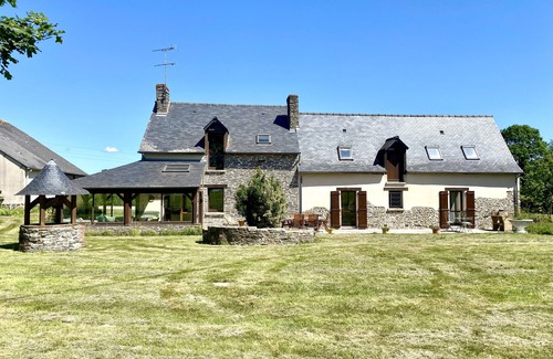 Noyal-sur-Vilaine Apartment | Lovely self-contained studio in country gite