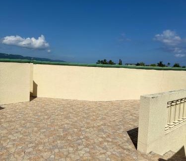 West Gate Hills Apartment | Lovely three bedroom condo with close beach access