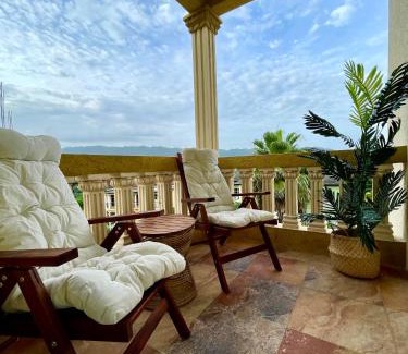West Gate Hills Apartment | Lovely three bedroom condo with close beach access