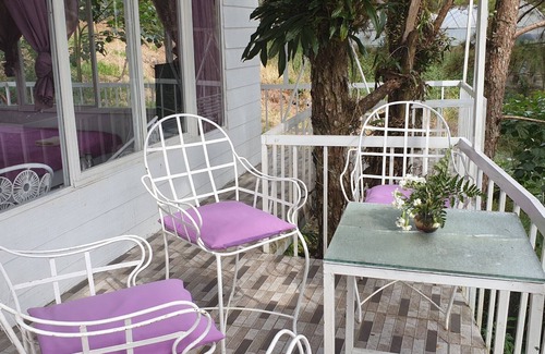 Da Lat House | Lovely Treehouse with 2 queen beds, restroom, small kitchen, balcony forest view