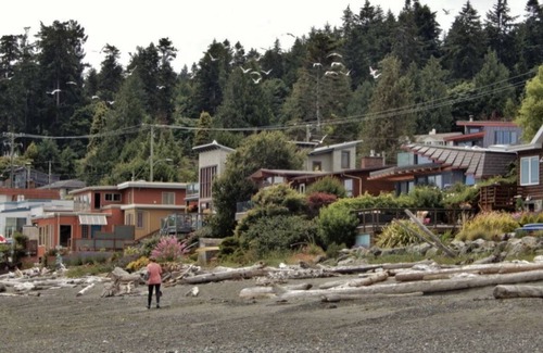 Cordova Bay House | Lovely upper home in fabulous location steps to sandy beach ocean views