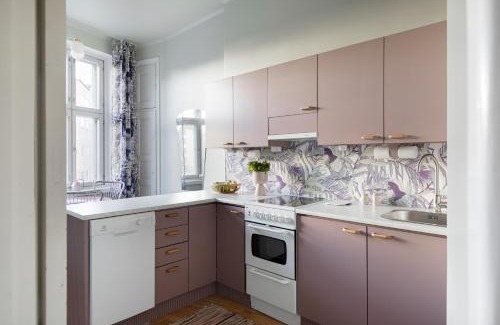 Alppiharju Apartment | Lovely Vintage Suite, autohalli