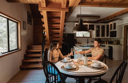 Mariposa Apartment | Lovers nest by Casa Oso with hiking trails/pond