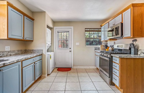 Midtown House | Low Summer Rates ! A Territorial Sante Fe Home with Fenced Yard 3 mile UofA
