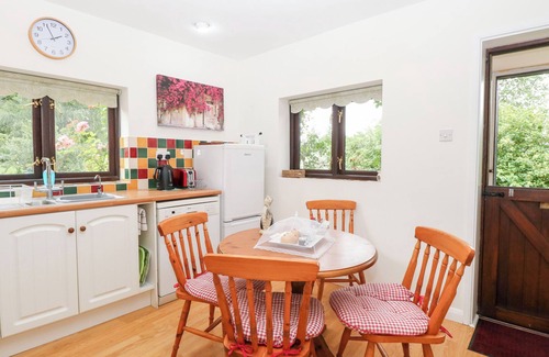 Diss Cottage | LOWBROOK COTTAGE, pet friendly, with a garden in Dickleburgh