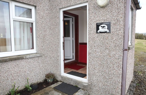 Stromness Apartment | Lower Byre - A Charming Cottage Apartment Next to a UNESCO World Heritage Site