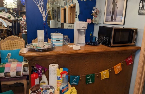 Portage Apartment | Lower Level EnSuite for 4 near Chicago Mich & Indiana Dunes