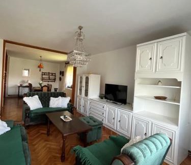 Arandelovac Apartment | Loza House
