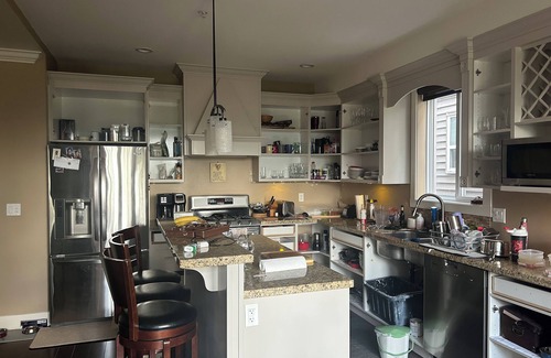 Maple Ridge House | Lrg 1 bdrm ground level suite with a Private Entry in a forest setting.