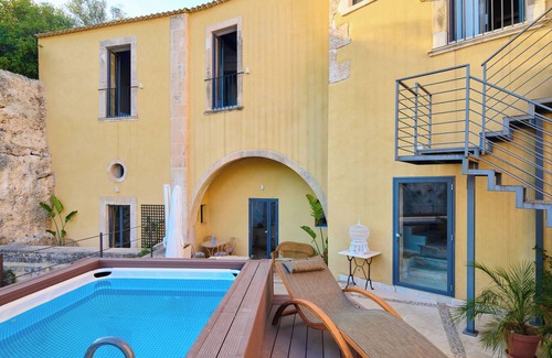 Santa Lucia Villa | LTM GREENHOUSE Evocative historic home in the Latomia dei Cappuccini