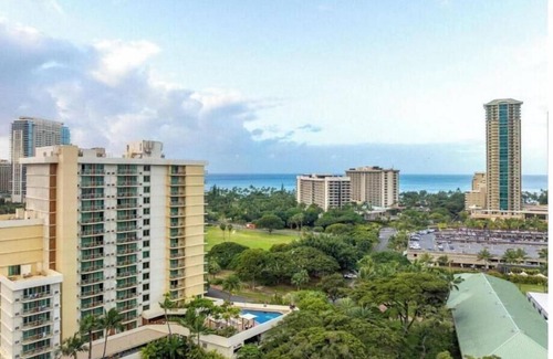 McCully - Moiliili Apartment | Luana Waikiki Hotel & Suites