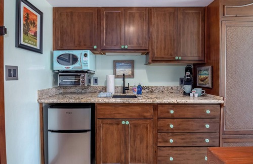 Waikiki Condo | Luana Waikiki Premium Studio- Gym & Pool